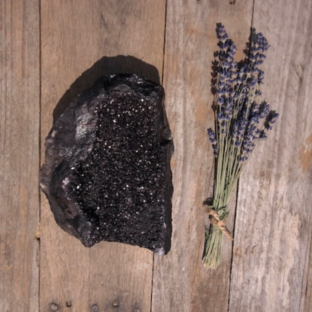 Hippie Naturals ® Inc. Large Amethyst Druzy Black